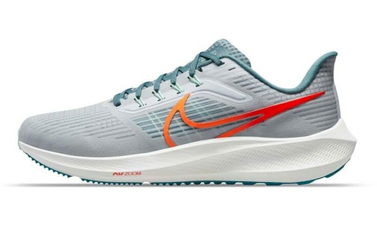 Nike Men's Pegasus 39 running shoe, stylish and functional design